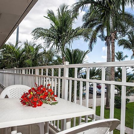 Orange Hill Beach Inn Nassau Exterior photo