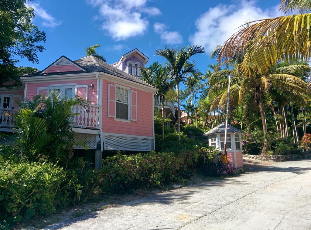 Orange Hill Beach Inn Nassau Exterior photo