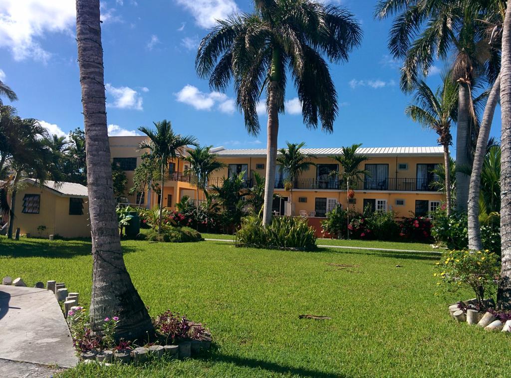 Orange Hill Beach Inn Nassau Exterior photo